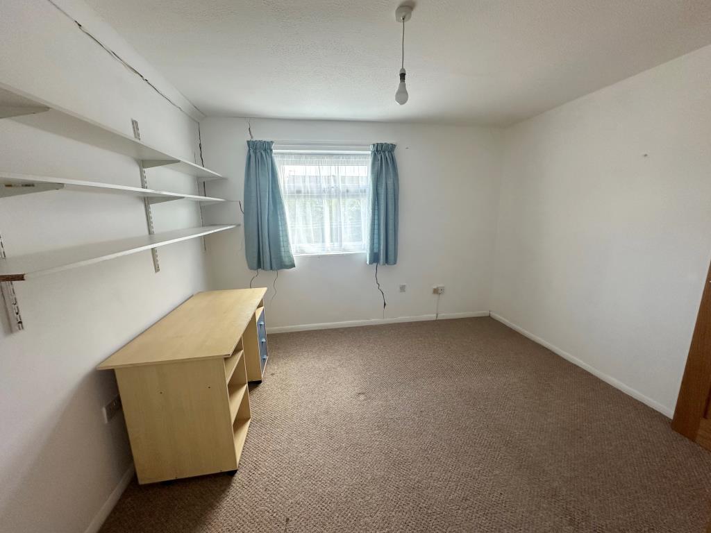 Lot: 148 - END-TERRACE HOUSE CLOSE TO UNIVERSITY - Bedroom one